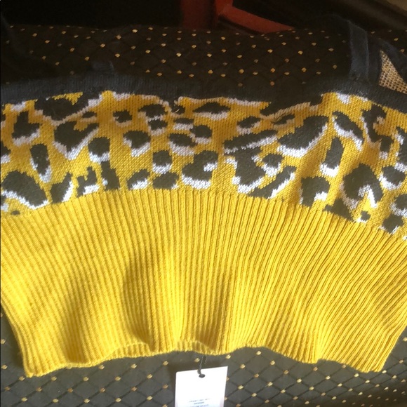 BCBG sweater leopard crop top super cute! - Picture 3 of 4